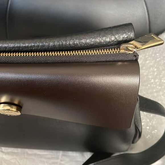 SOLD‼️‼️Authentic FURLA Two-face Crossbody Bag🖤 - Picture 9 of 17